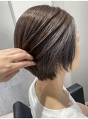 ショートカットのインナーカラー　シルバーグレー