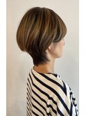 大人ショート×白髪ぼかしハイライト