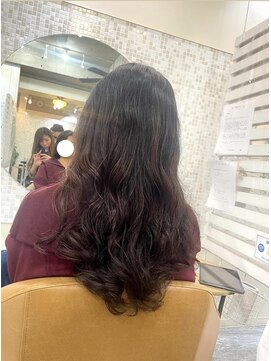 簡単にスタイリングできるエアウェーブパーマ♪