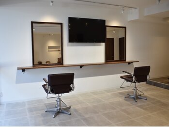 エン(enn)の写真/2席のみのプライベート空間で特別なサロンタイムを―♪丁寧なカウンセリングとヘアリセッターが大好評◎