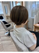 フロラクロマ 上通NEWS裏(FLORACHROMA)&nbsp;ほんのりくすみ感のあるベージュカラーのショートボブ