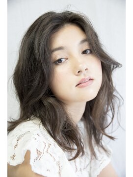 ビューティーアンドケアカロン(Beauty and Care CALON) 【銀座】自然な黒髪が媚びない色気を感じるミディアムスタイル