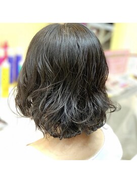 クオリス 上板橋店(QUALIS) 20代30代40代 黒髪暗髪ゆるやかウェーブ肩ラインボブ 小顔