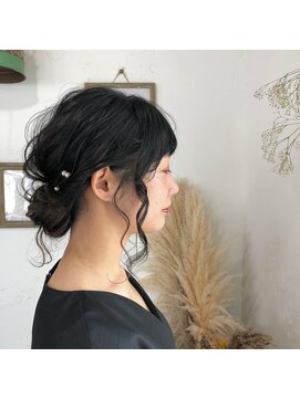 ジジ ヘアワークス(gigi hair works) ゆるゆるシニョン