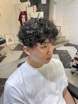 メリケンバーバーショップ フクオカ(MERICAN BARBERSHOP FUK) かき上げヘアショートレイアーくせ毛風パーマコンマヘア86