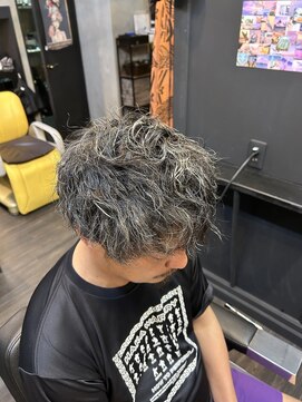 カパリリ(KaPaLiLi) メンズハイライトと特殊パーマ