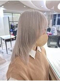 ホワイトベージュハイトーンケアブリーチレイヤーカット