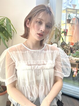 リンネテラス(Lin'ne terrace) おくれ毛がかわいい!高明度ミルクティーのタイト外ハネボブ!