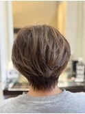白髪ぼかしハイライト×コンパクトショートボブ