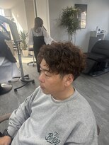 リイ(Lii)&nbsp;メンズ　ショート　センターパート　スパイラル　パーマ