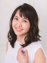 ヘアーショップ マイケル&nbsp;アッシュブラウンの髪色でふんわり優しげな雰囲気に。