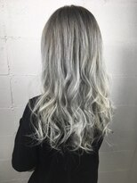 エン(en)&nbsp;ハイトーンペールホワイトカラー