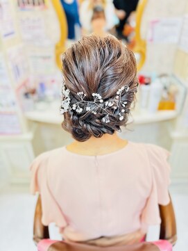 美容室 ティンカーベル シニヨンヘア