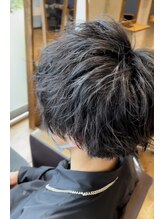 男らしさを感じるこなれたスタイルに！〈ツイストパーマ〉