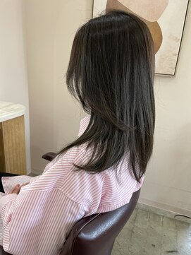 キュオンシア(CUEON. ciea) レイヤーカット×オリーブグレージュ