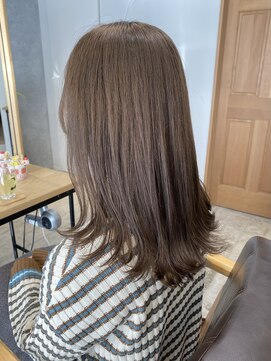 ロミー(Romy) 柔らかアッシュベージュ