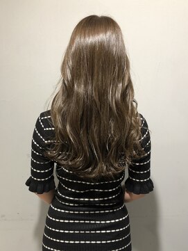 アズリーム(a'threem) 色落ちも綺麗なアッシュベージュ