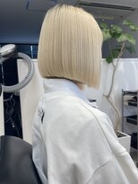 イヴォークトーキョーオーサカ(EVOKE TOKYO osaka)&nbsp;前下がり 切りっぱなしボブ ショート 可愛い