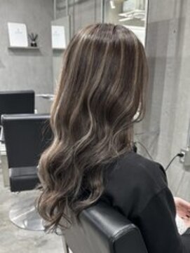 ラック 表参道(LUCK) ハイライトベージュ/レイヤーカット/くすみベージュ/表参道/原宿