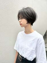 すきばさみに頼らない毛量調整。時間が経っても続く、上質な束感とまとまり