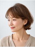 50代/白髪を活かす上品ショートボブ