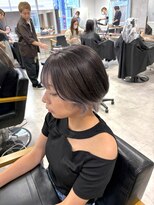 モク(mok) ショートカット×インナーカラーホワイトベージュ