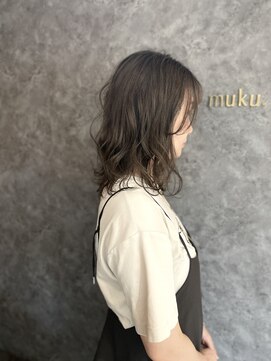 ムク(muku.) 透明感のある柔らかグレージュ