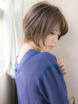 ルティア(Lutia) 襟足すっきり ベージュ 前下がりボブ★★