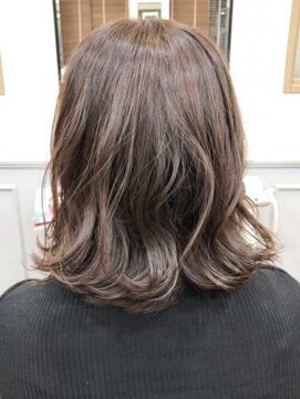 ミーティア バイ クアトロ(Meteor By QUATRO) 外ハネ×スターダストグレージュ