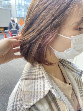 インビテーション(invitation) 丸みボブ・アッシュベージュ・インナーカラー・ビンクベージュ