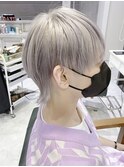 ホワイトカラー グレージュカラー　　ウルフカット　10代/20代/