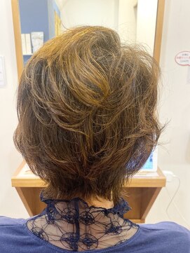 フリージア(freesia) 30代40代50代/ふんわりショート/艶髪スタイル