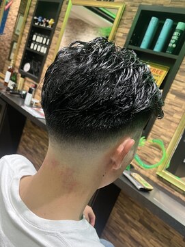 ムア(MUA) リバースパーマ　メンズパーマ　フェードカット