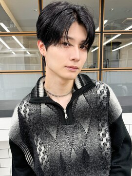 スタートウキョウ 渋谷(STAR TOKYO) ショートセンターパートツーブロック刈り上げメンズカット