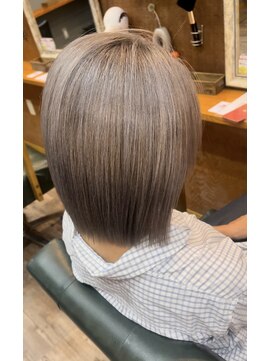 ヘアーサロン アトリエ(Hair salon ATORIE) ミディアムブリーチハイライトカラー白髪ぼかしシルバーベージュ