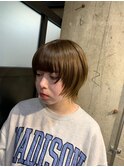 オリーブベージュ