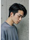センターパートスパイラルパーマ黒髪刈り上げ刈り上げ