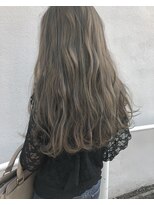 ヘアデザイン ソラ(Sola) アッシュホワイトベージュ×ゆるふわウェーブロング