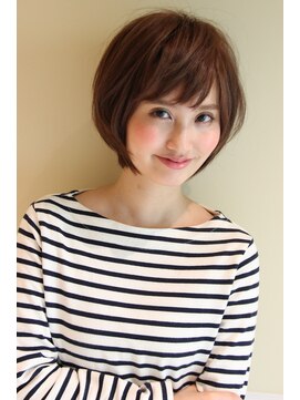 レウナ 外苑前(Reuna) 【30代40代50代】トップふんわり耳かけ小顔ショート