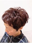 大人可愛い♪クセ毛感＆外国人風ベリーショート