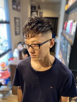 バーバー スタジオ ラフテル(Barber Studio RAFTEL) ツーブロックスキンフェードスタイル