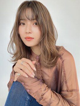 ルービック 高槻(Rubik's) カーキベージュ×濡れ髪×レイヤーカールミディ