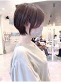 耳掛けショートボブ/襟足束感ショート/アッシュベージュ