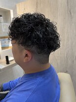 ガビーヘアルーブ(gabi hair LOOB) スパイラルパーマ刈り上げフェードスペインカール束感