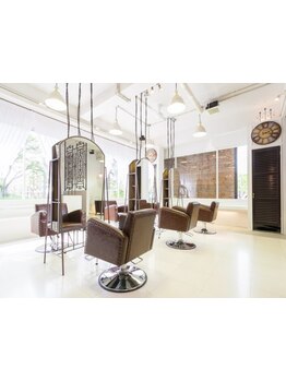 大人女性の為の上質サロン♪大人女性の髪のお悩みを解決する施術で、理想のスタイルに近づける。