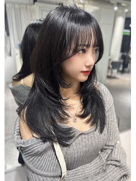 ユーフォリア 渋谷グランデ(Euphoria SHIBUYA GRANDE) 韓国レイヤー× オフブラックで大人っぽスタイル