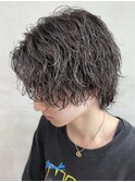 縦落ちツイストスパイラルパーマセンターパートメンズカット