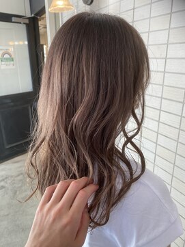 リヴナ(Livna) 透明感ブラウンベージュにちょいレイヤー◎