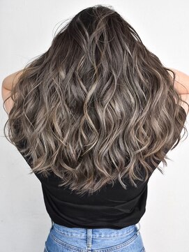 ルーヴェ(LOWE) トレンド外国人風ハイライト×ロングヘアでこなれたお洒落