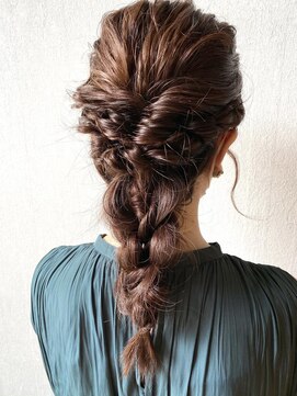 プラグ バイ ネオリーブ(plug by neolive) 結婚式やお出かけに☆編みおろしアレンジ♪♪